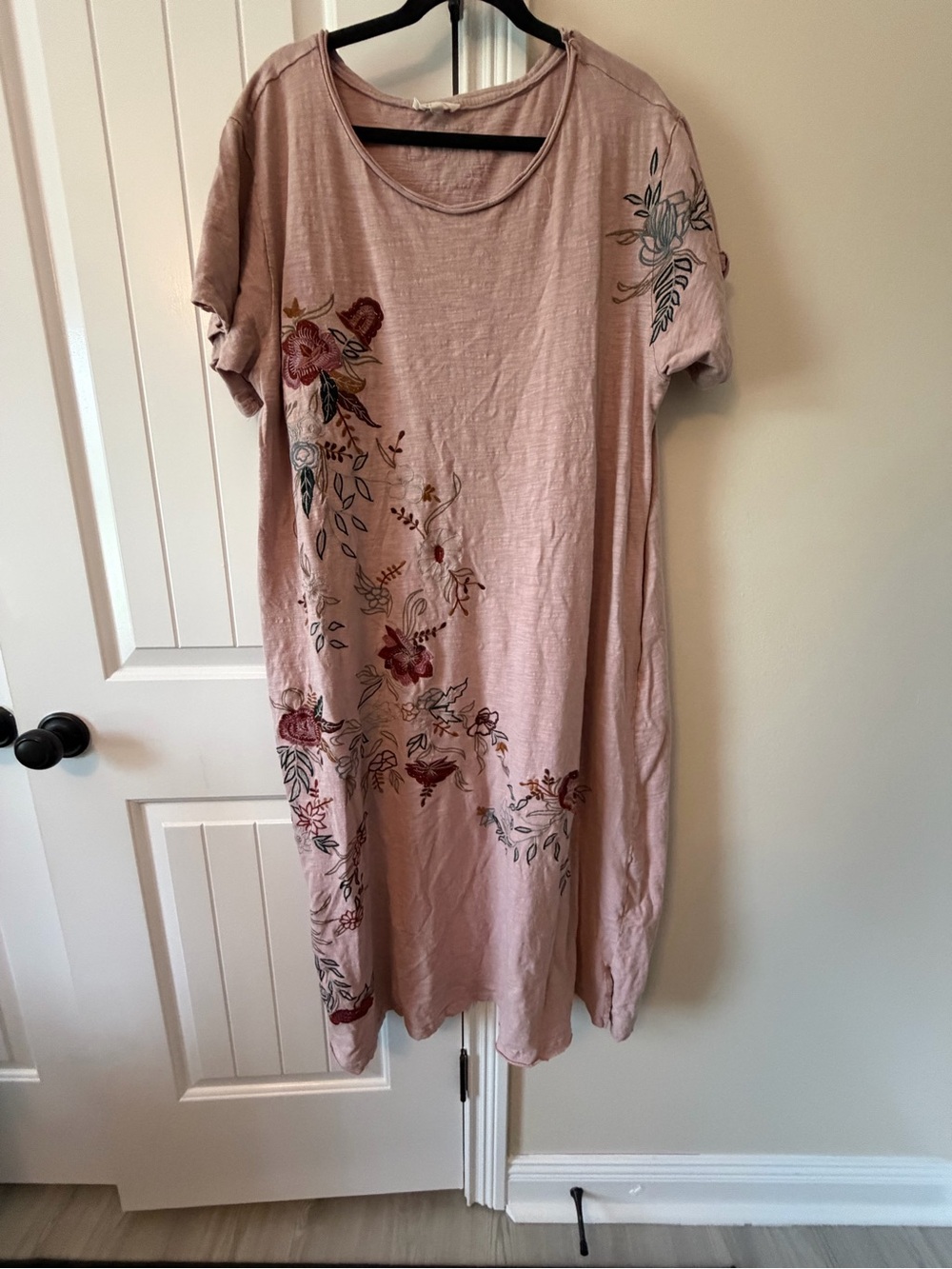 Blue Velvet Women's Dusty Pink Floral Shift Dress